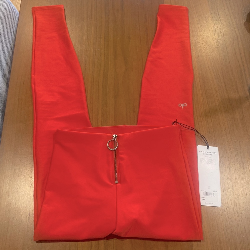 NEW ALO HIGH WAIST FAST LEGGING SIZE SMALL CHERRY COLOR